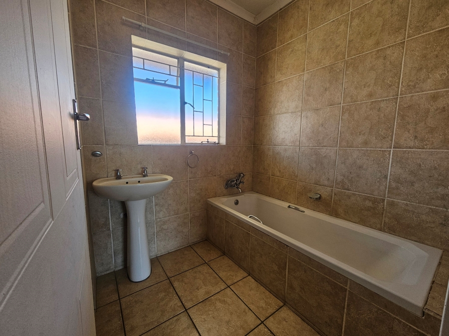 To Let 1 Bedroom Property for Rent in Oudorp North West